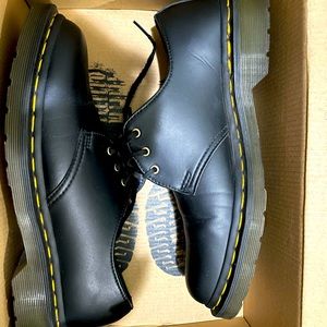 Archie II Black Docs